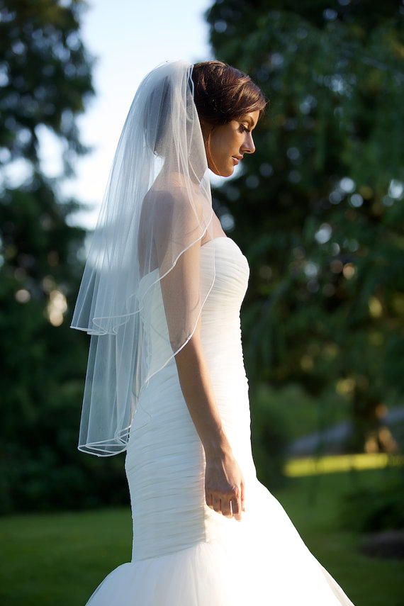 New Two layer Ribbon Edge Wedding Veil Fingertip Length White Ivory Champagne Bridal Veil With comb 963p
New Two layer Ribbon Edge Wedding Veil Fingertip Length White Ivory Champagne Bridal Veil With comb 963p