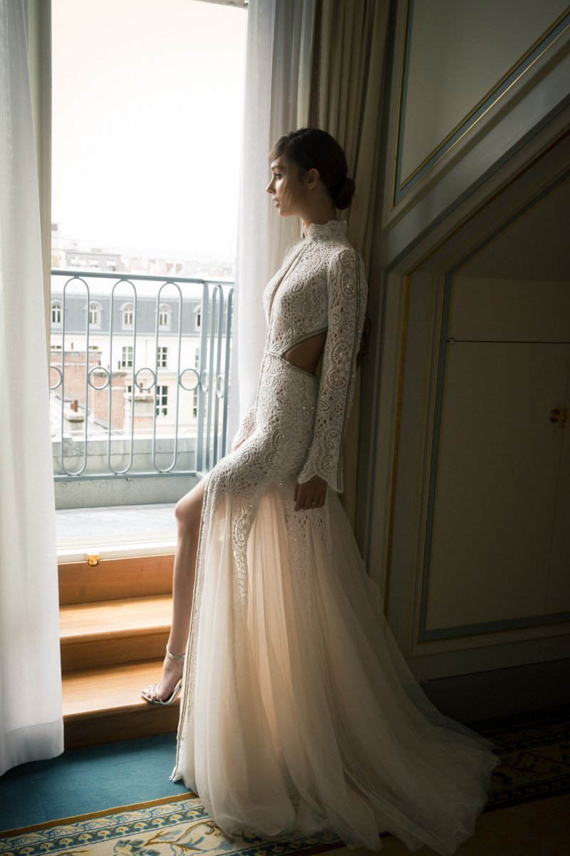 High Neck Open Back Long Sleeve Wedding Dress Bling Sequins Beading Applique Sexy Beach Wedding Gown Sweep Train Front Split Mermaid Bridal