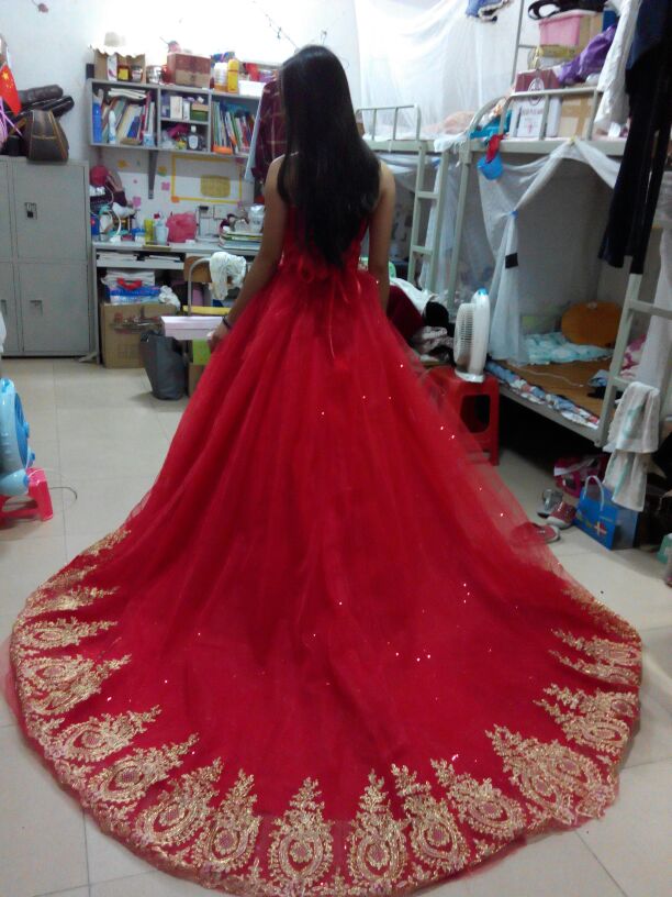 Cheap Lace Red Wedding Dress In Stock Sweetheart Strapless Floor Length and Court Train Lace Up Backless Gold Applique Bridal Gowns