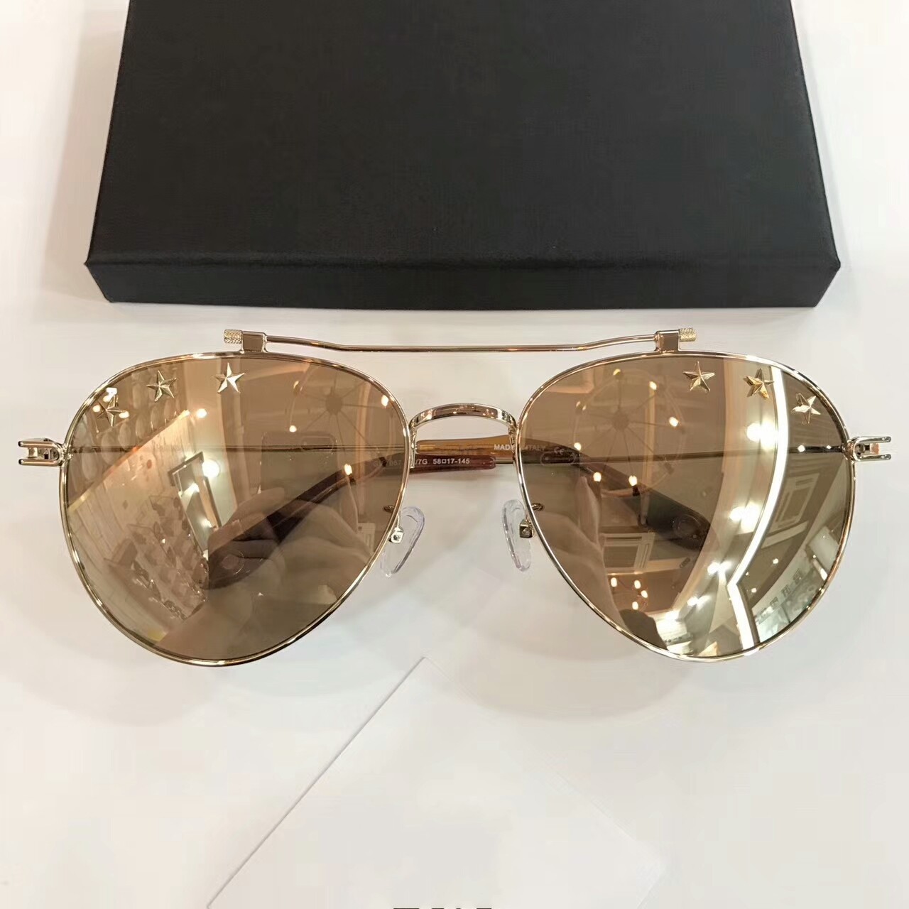 Fashion brand designer sunglasses for men GV 7057 luxury glasses men sunglasses for women summer style UV400 lens women sunglasses and box
Fashion brand designer sunglasses for men GV 7057 luxury glasses men sunglasses for women summer style UV400 lens women sunglasses and box