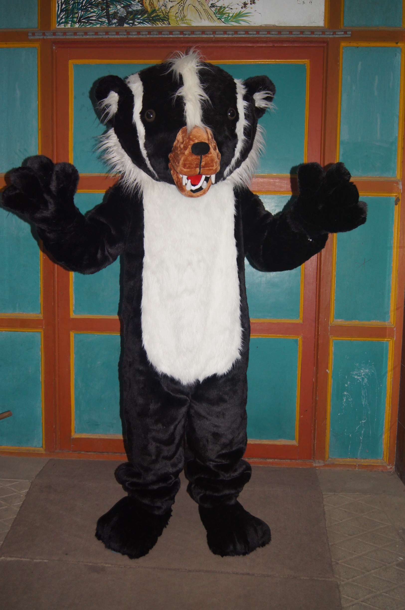 Hot Sale Cartoon Movie Character Real Pictures Meles meles Dog badger Pig badger Wolverine badger mascot costume Adult Size free shipping, Black
Hot Sale Cartoon Movie Character Real Pictures Meles meles Dog badger Pig badger Wolverine badger mascot costume Adult Size free shipping, Black