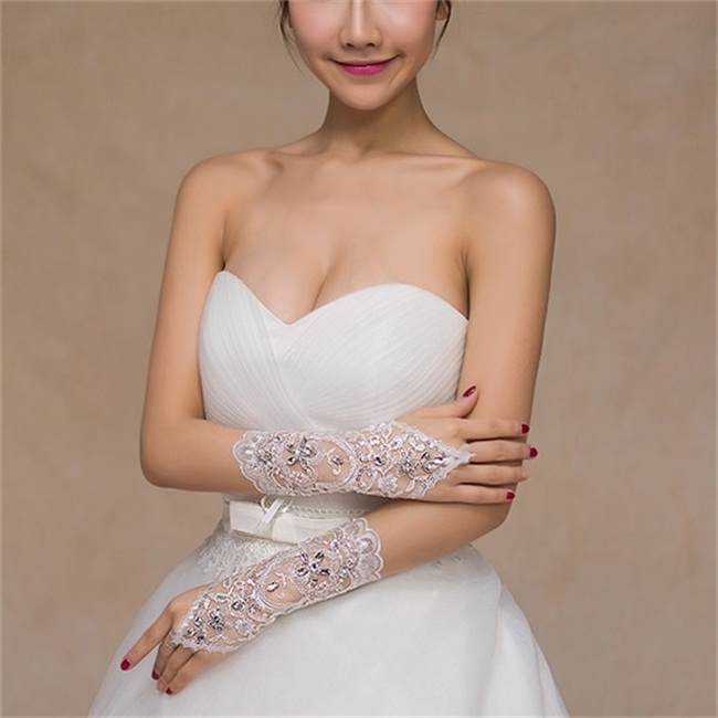 Brand New Beads Bridal Gloves with Lace Up Romantic Princess Wedding Gloves for Wedding Dress Elegant White Ivory Red Bridal Accessories