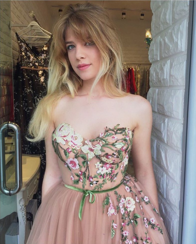 Stylish Floral Appliqued Prom Dresses Sweetheart Neck Evening Dress A Line Vestidos De Fiesta Sweep Train Tulle Party Gowns