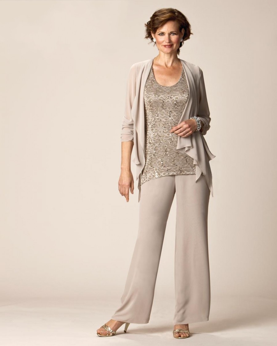 2017 Mother of the Bride Pant Suits Long Sleeves Chiffon Jacket Lace Top Three Pieces Groom Mother Dresses for Wedding Party
2017 Mother of the Bride Pant Suits Long Sleeves Chiffon Jacket Lace Top Three Pieces Groom Mother Dresses for Wedding Party