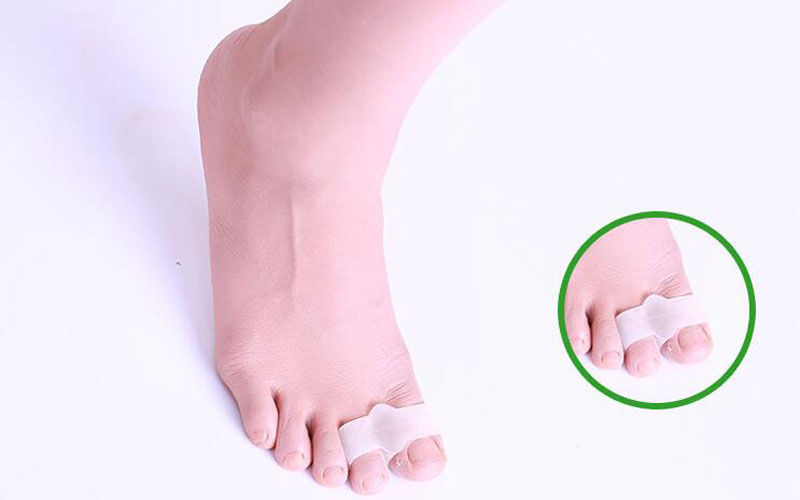 2 Hole Feet Foot Care Gel Toe Straighteners Separator Hallux Valgus Bunion Corrector Pain Relief Free Shipping ZA1908