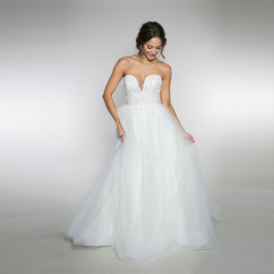 Sweetheart Tulle a-Line Wedding Dress Has 6 Layers Of Soft Netting With a Full Beaded Pearl Bodice Bridal Dress, Champagne
Sweetheart Tulle a-Line Wedding Dress Has 6 Layers Of Soft Netting With a Full Beaded Pearl Bodice Bridal Dress, Champagne