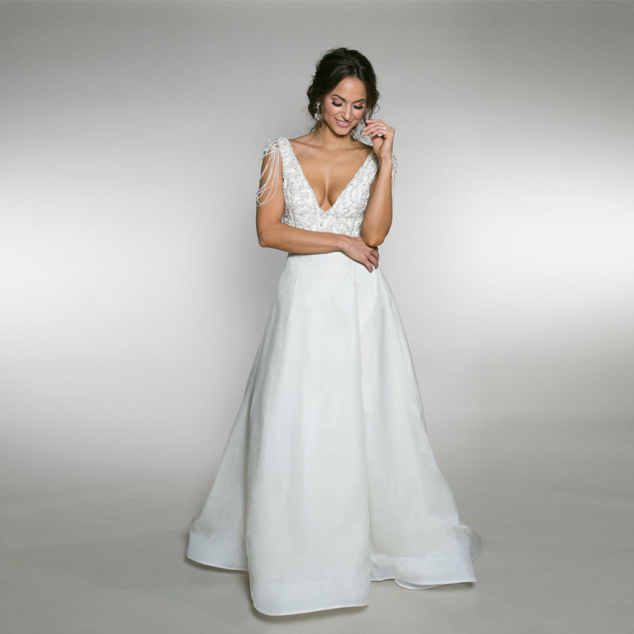 a-Line Wedding Gown Consist Of a Full Beaded Bodice Of Pearls Rhinestones Organza Bridal Dresses Vestido Longo De Festa, Custom made from color chart
a-Line Wedding Gown Consist Of a Full Beaded Bodice Of Pearls Rhinestones Organza Bridal Dresses Vestido Longo De Festa, Custom made from color chart