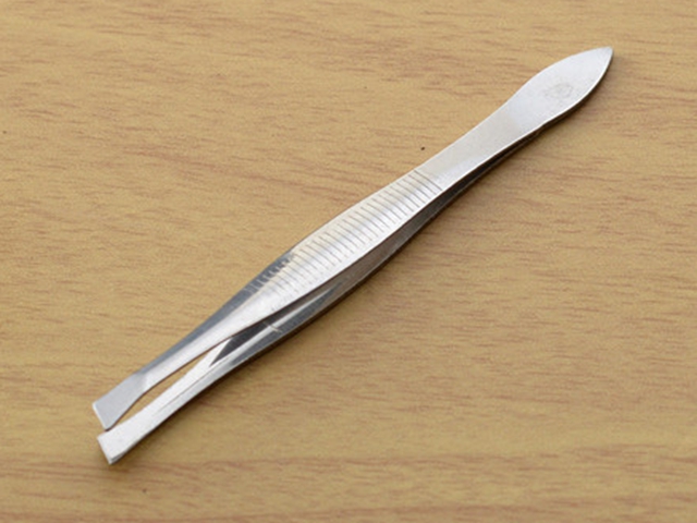 Useful Lady Stainless Steel Shape Tool Eyebrow Face Nose Hair Clip Tweezer Remover