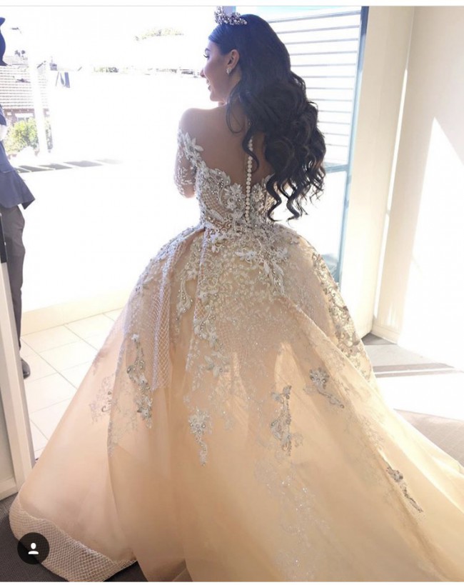 Champagne Lace Ball Gown Wedding Dresses Off Shoulder V-Neck Long Sleeves Wedding Gown Beaded Lace Applique Tulle Long Train Wedding Dress