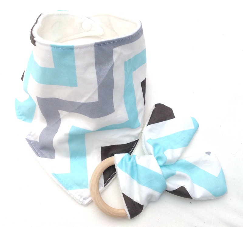 10sets Baby Triangle Bib burp Cloths & Teethers set Cotton Bandana kerchief infant Saliva Bibs Pinafore Apron Wooden Chews Teeth Stick YE006