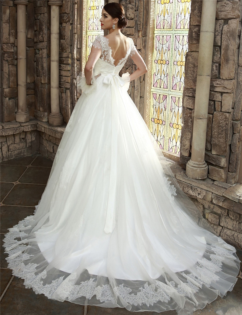 2017 Elegant V-Neck Backless Crystal Lace A-Line Wedding Dresses With Appliques Plus Size Wedding Party Bridal Gowns Vestido De Novia BW02