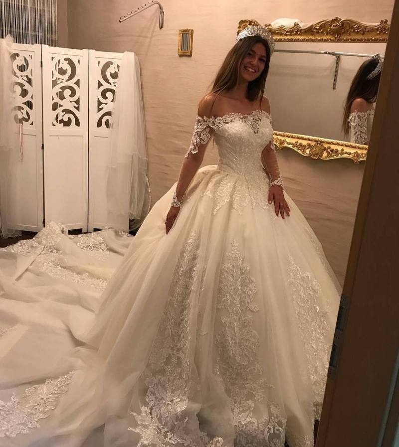 Stylish Lace Ball Gown Wedding Dresses Off The Shoulder Long Sleeves Wedding Dress Chapel Appliques Tulle Ivory Bridal Gowns, Gold
Stylish Lace Ball Gown Wedding Dresses Off The Shoulder Long Sleeves Wedding Dress Chapel Appliques Tulle Ivory Bridal Gowns, Gold