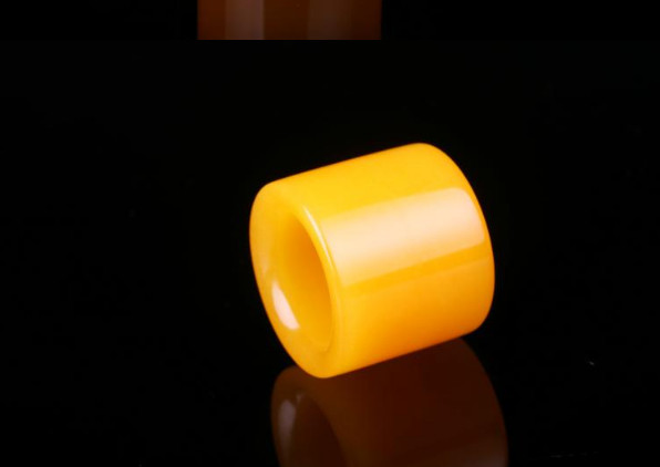 Natural yellow dragon jade, hand-carved trigger finger. The ring. Charm ring. The choice of a successful man.