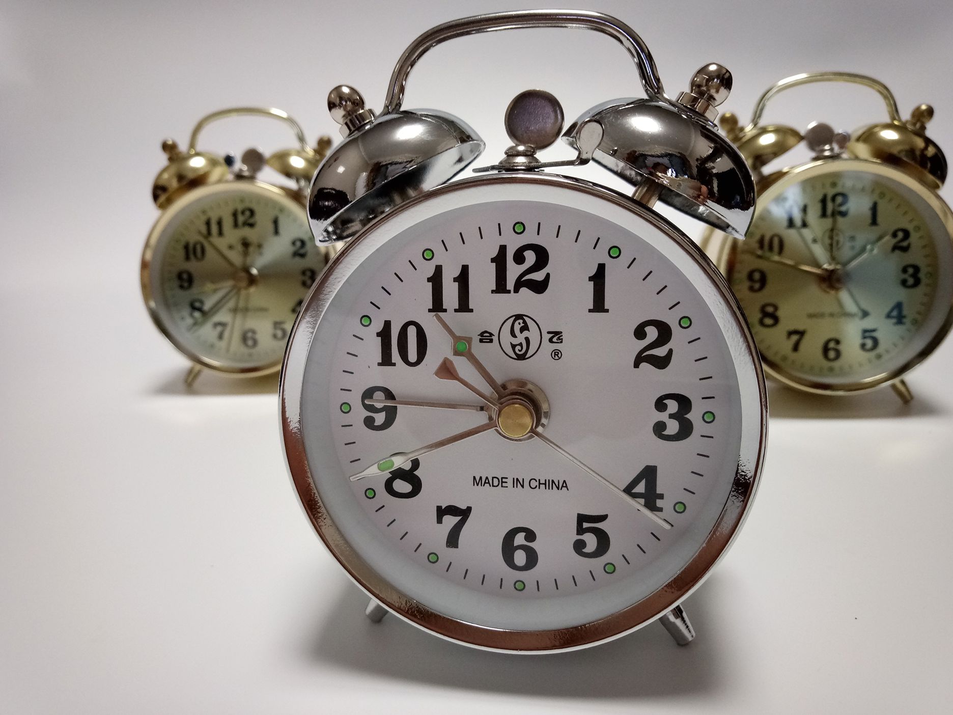 Mechanical alarm clock with manually wind up new version 2017 silver color fast free shipping
Mechanical alarm clock with manually wind up new version 2017 silver color fast free shipping