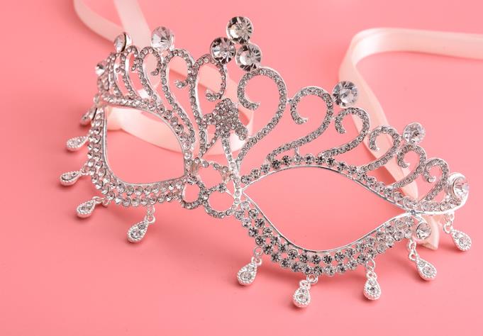 Handmade Clear Crystal Eye Mask Rhinestone Royal Venetian Masquerade Wedding Bridal Prom Party Masks ball Silver Metal eyemask favors
Handmade Clear Crystal Eye Mask Rhinestone Royal Venetian Masquerade Wedding Bridal Prom Party Masks ball Silver Metal eyemask favors