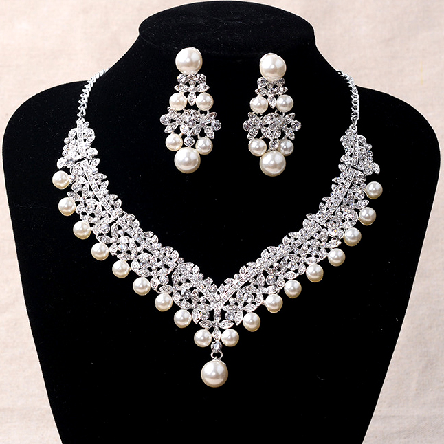 2017 Luxury Bridal Accessories Pearl crystal Necklace Earring Accessories Wedding Jewelry Sets Cheap Fashion Style Hot Sale from China cheap