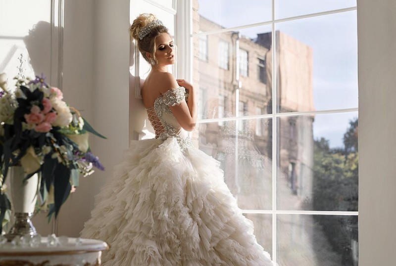 Off Shoulder Crystals Pearls Country Wedding Sweep Train Dubai Arabic Ball Gowns Lace-Up Custom Made Bohemian Bridal Dress