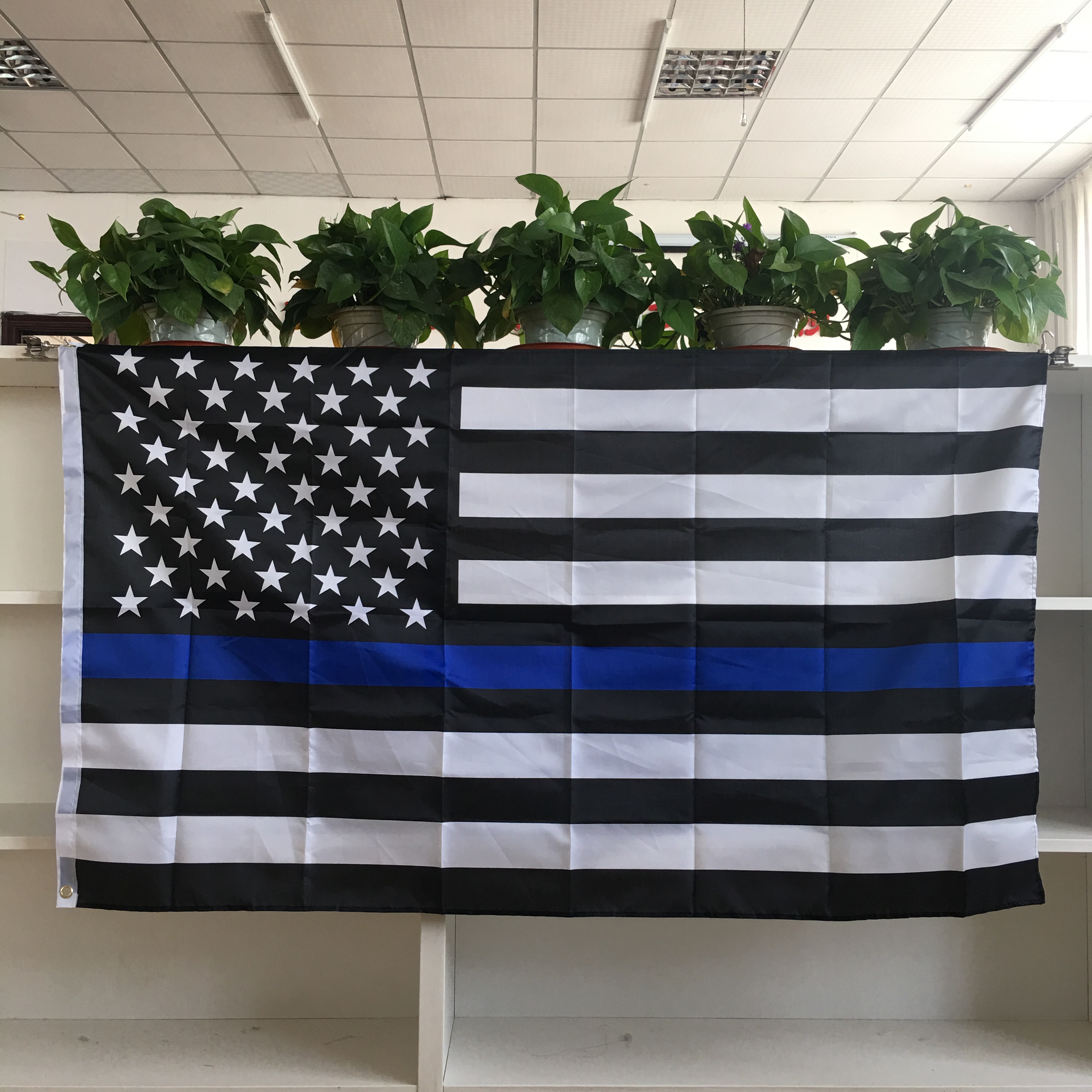 Wholesale Factory Price Thin Blue Line American Flag 3x5ft Polyester Flying Banners with Two Metal Grommets
Wholesale Factory Price Thin Blue Line American Flag 3x5ft Polyester Flying Banners with Two Metal Grommets