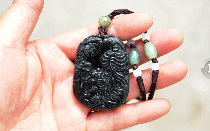 Manual sculpture Natural oil green jade pendant. The tiger pendants, talisman