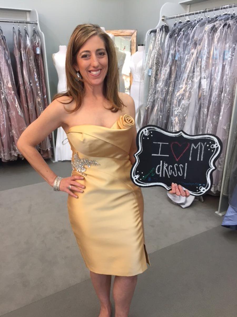 Off the Shoulder Short Sheath Mother of the Bride Dresses Sweetheart Side Slit Knee Length Evening Party Dress for Mother Beaded
Off the Shoulder Short Sheath Mother of the Bride Dresses Sweetheart Side Slit Knee Length Evening Party Dress for Mother Beaded