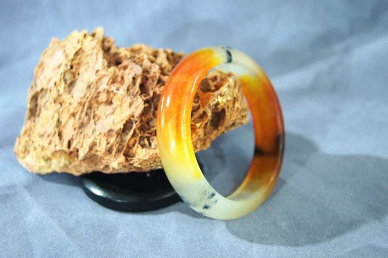 Natural white jade (quartz jade) tickets red and yellow blue handmade bracelet, beautiful love