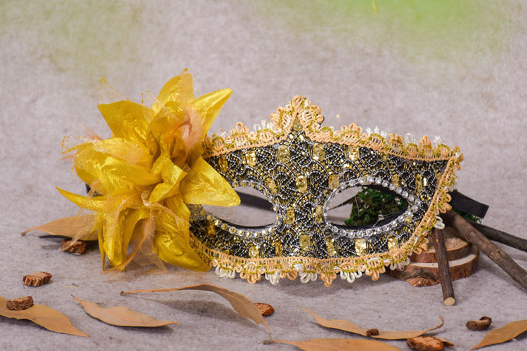 Sexy Masquerade Masks Black/White Lace Bridal Halloween Masks Venetian Half Face Mask for Christmas Cosplay Party Eye Masks CPA917