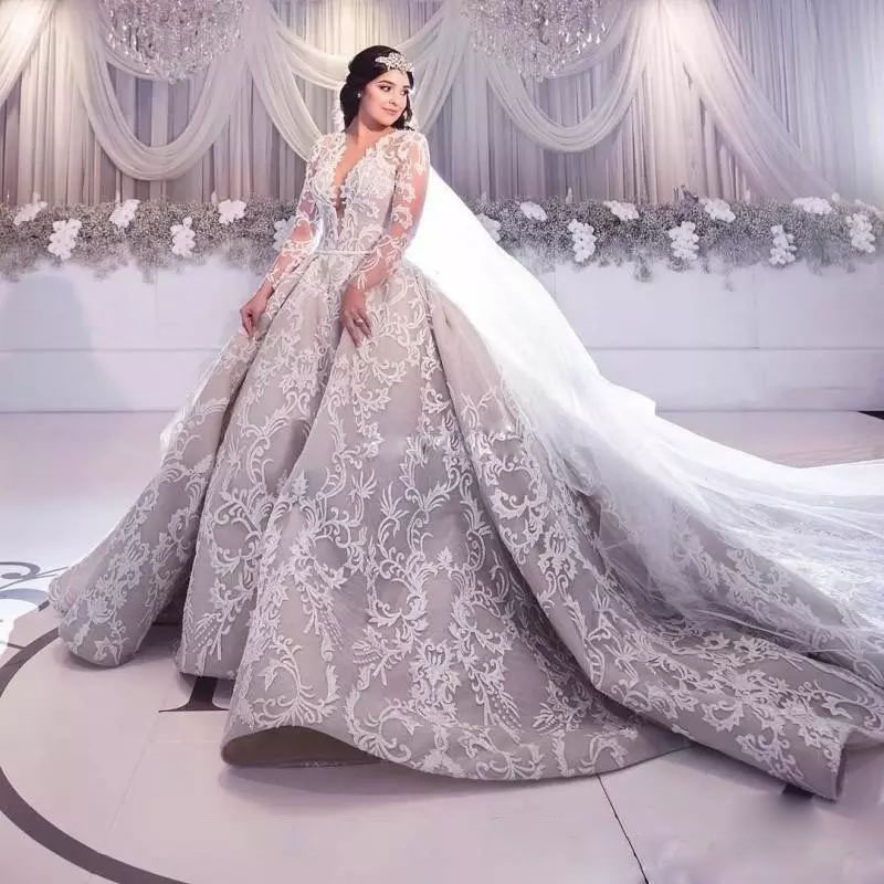 Gorgeous Applique Lace Ball Gown Wedding Dresses Sexy V-Neck Sheer Long Sleeves Promcess Wedding Gown New Plus Size Romantic Bridal Dresses