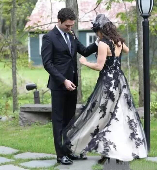 2017 Vintage Black And White Tea Length Wedding Dresses Cheap Scoop Capped Sleeve Lace Applique High Low Bridal Gowns Custom EN11062