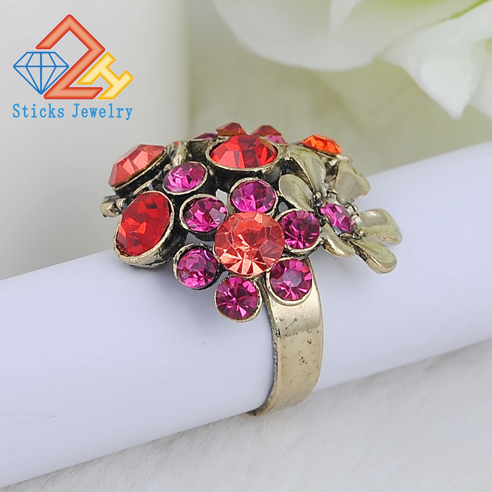 European and American popular design patina plated inlay color flower-shaped Rhinestone ring
European and American popular design patina plated inlay color flower-shaped Rhinestone ring