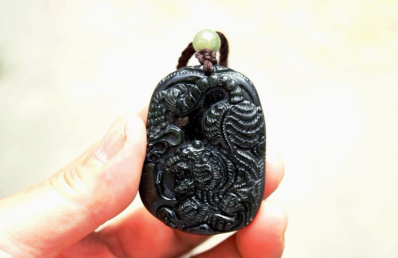 Manual sculpture Natural oil green jade pendant. The tiger pendants, talisman