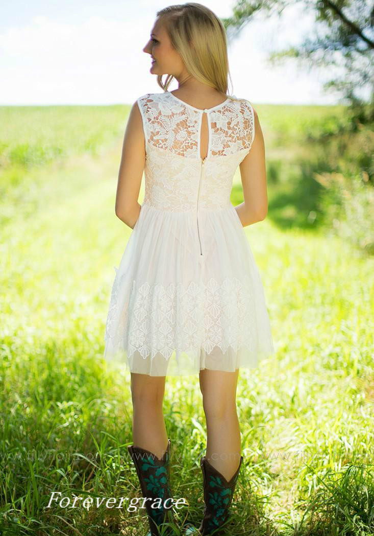 Country Style Short Bridesmaid Dress Crew Neck Lace Keyhole Back Mini Vintage Maid of Honor Dress Wedding Guest Gown Custom Made Plus Size