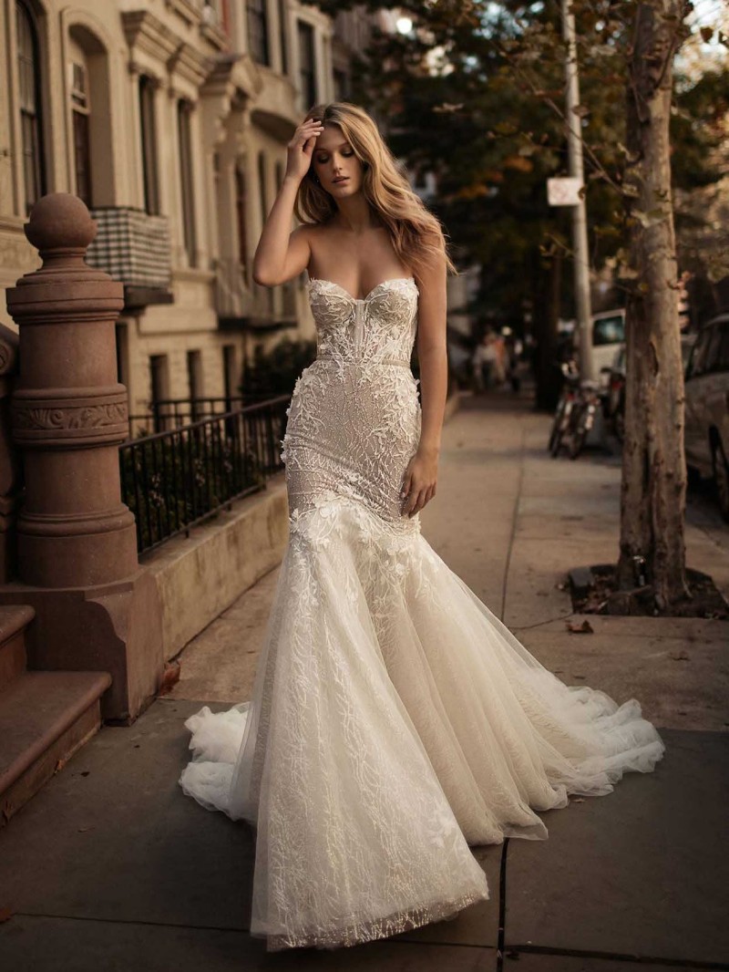 Berta Lace Applique Dresses Beaded Sash Vintage Wedding Dress Backless Plus Size Mermaid Bridal Gowns
