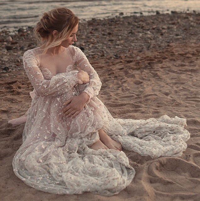 Beaded See Through Prom Dress Sheer Jewel Long Sleeve Lace Applique Evening Dress Amazing Sexy Lace Sweep Train Formal Dresses Evening Gown