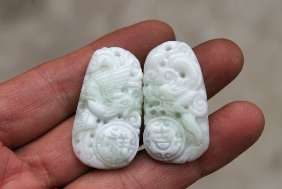 White and green jade. amulet In extremely good fortune (good fortune) necklace pendant
