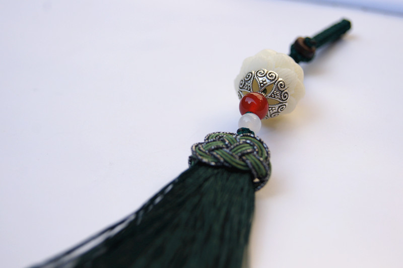 Manual sculpture natural white bodhi root lotus tassel hidden honeysuckle lucky charm waist pendant
