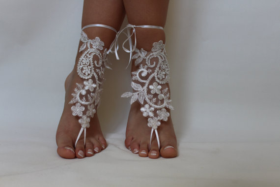 Absolutely Gorgeous Shoes For Beach Weddings Delicate Lace Applqiues Bead Sequins Open Toe Ankle Flat Bridal Shoe For Summer
