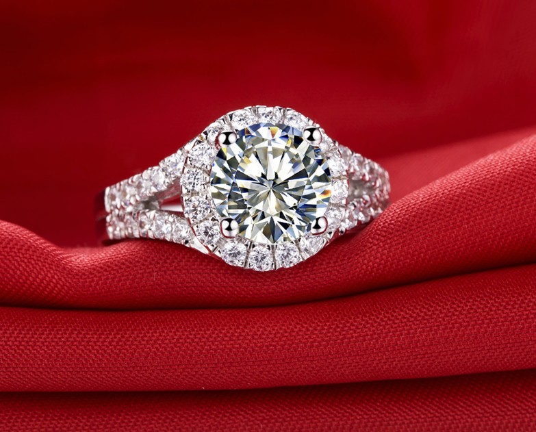 2CT Halo Style Brilliant Synthetic Diamond Female Engagement Ring Sterling Silver Fine Jewelry White Gold Cover Last Forever