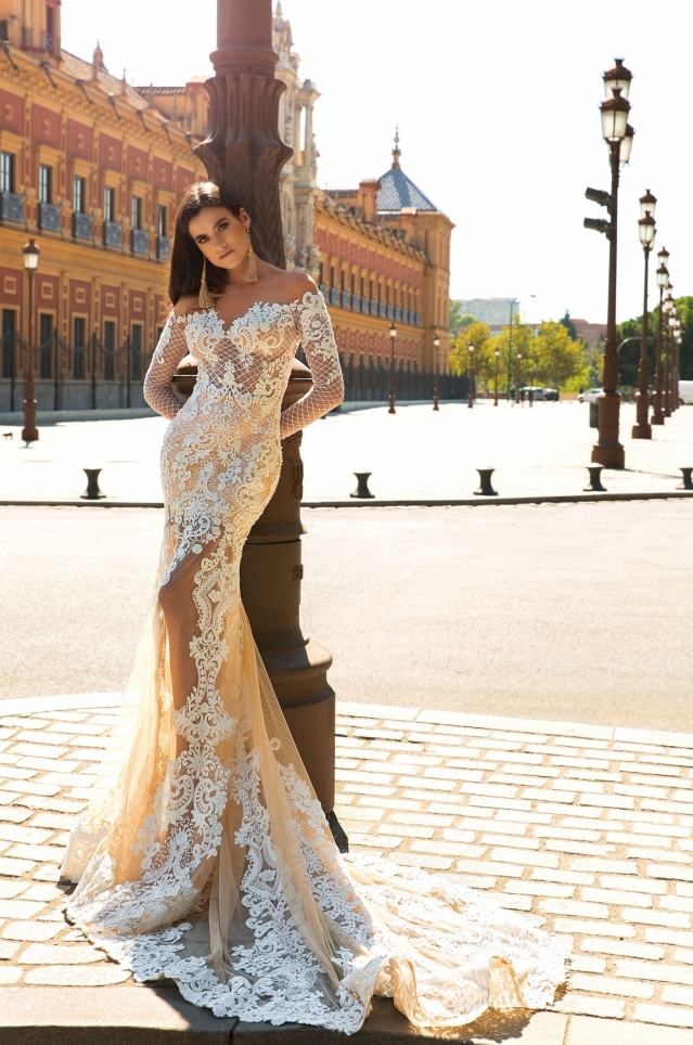 Beaded Applique Wedding Dresses Plunging Neck Long Sleeve Mermaid Bridal Gowns Court Train Plus Size Wedding Dress