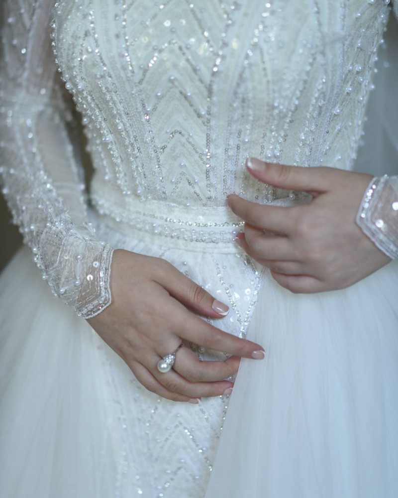 Illusion A Line Wedding Dress Dubai Full Beaded Shiny Sequins Luxury Long Sleeves Floor Length Detachable Skirt Custom Made Wedding Dresses