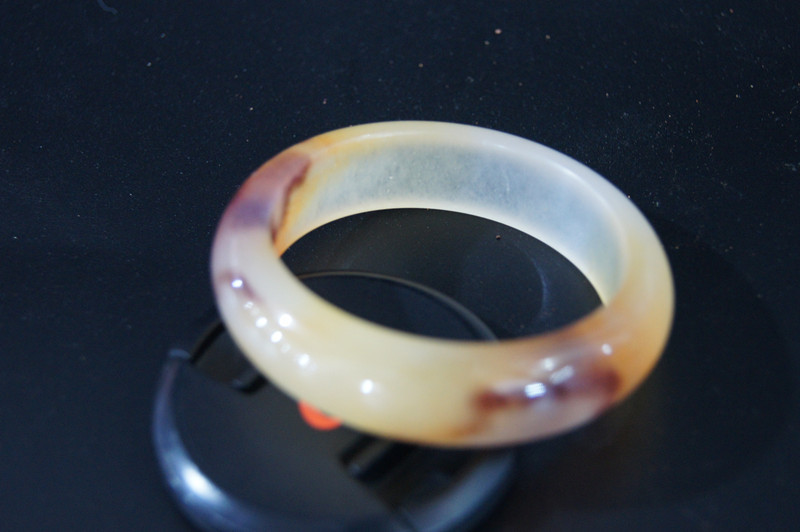 Handmade natural white jade (quartz rock jade) float miso purple bracelet, beauty's first choice