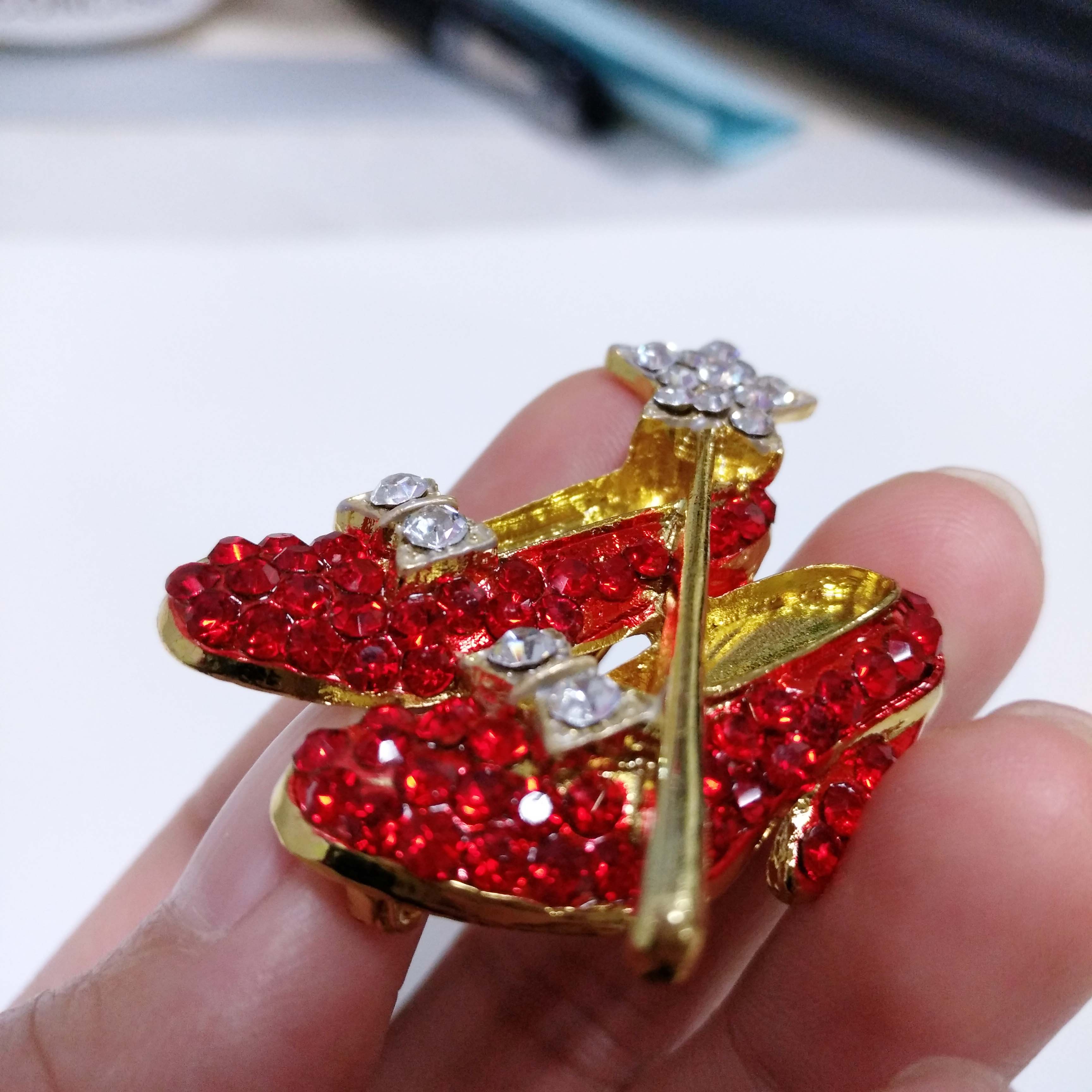 50pcs/lot Gold Tone Crystal Dorothy Wizard Of Oz Style Brooches Red High Heeled Shoes brooch Bow and Star Lapel Pin