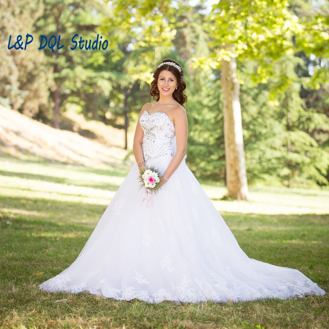 Real Pictures Ball Gown Wedding Dresses Sweetheart Sleeveless Lace-up Back Sparking Beads Sequins On the Top Long Bridal Gowns with Applique, White
Real Pictures Ball Gown Wedding Dresses Sweetheart Sleeveless Lace-up Back Sparking Beads Sequins On the Top Long Bridal Gowns with Applique, White