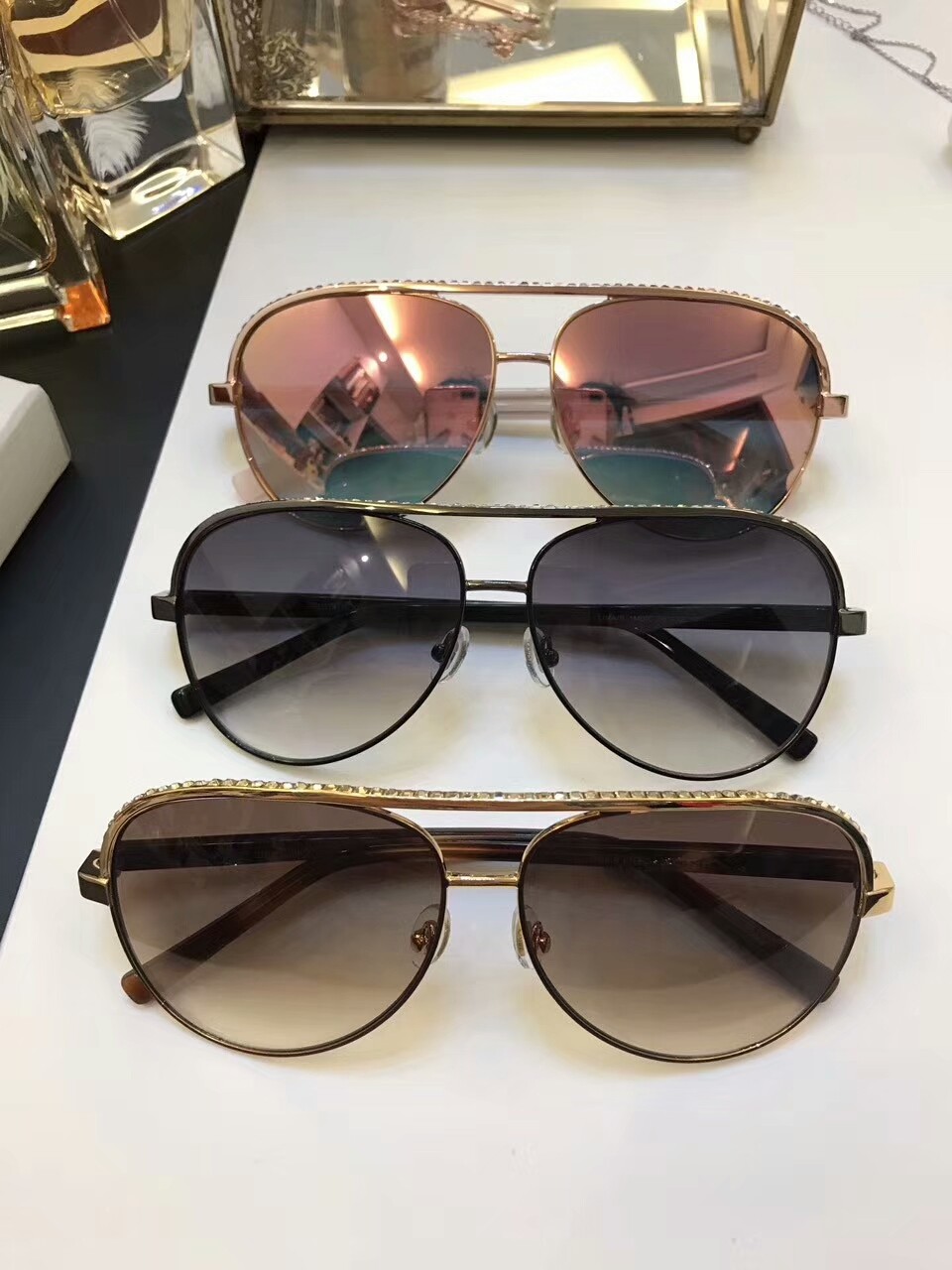 fashion Designer sunglasses for women Lina Diamond-studded luxury womens material super texture summer style UV400 lens women sunglasses
fashion Designer sunglasses for women Lina Diamond-studded luxury womens material super texture summer style UV400 lens women sunglasses