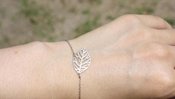 5PCS Sideways Tree Leaf Bracelets Hollow Out Fallen Leaf Bracelet Simple Cute Nature Bracelets for Ladies Women
5PCS Sideways Tree Leaf Bracelets Hollow Out Fallen Leaf Bracelet Simple Cute Nature Bracelets for Ladies Women