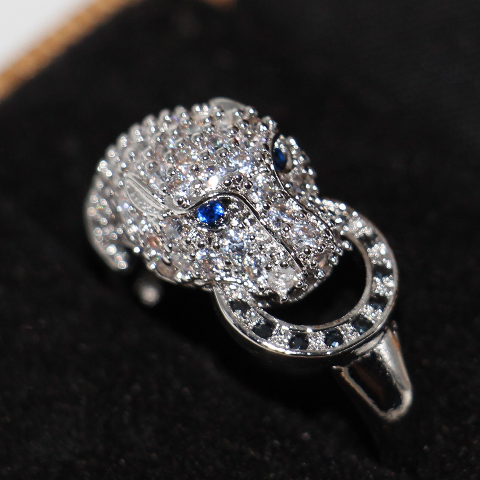 Victoria Wieck Handmade Wholesale Luxury Jewelry 925 Sterling Silver Blue Sapphire CZ Diamond Party Brand Women Wedding Leopard Ring Size6-9
Victoria Wieck Handmade Wholesale Luxury Jewelry 925 Sterling Silver Blue Sapphire CZ Diamond Party Brand Women Wedding Leopard Ring Size6-9
