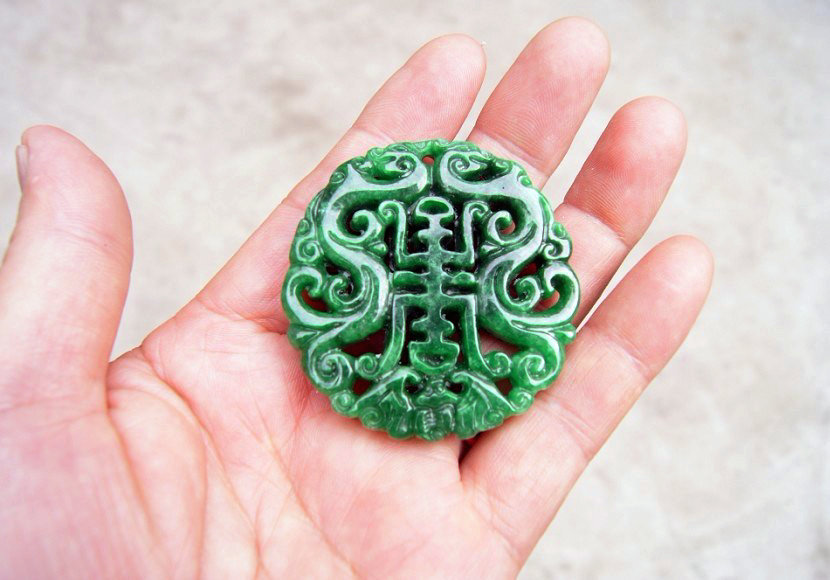 Natural green jade, pure handmade double dragon blessing. (charming). Talisman - necklace pendan