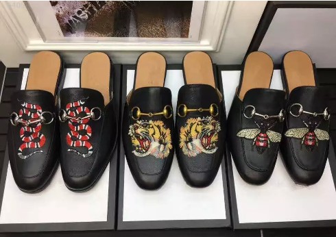Hot sale Men loafers slippers slides Summer closed toe Moccasins Genuine leather Scuffs sandals Top quality Animal shoes, Photo color
Hot sale Men loafers slippers slides Summer closed toe Moccasins Genuine leather Scuffs sandals Top quality Animal shoes, Photo color