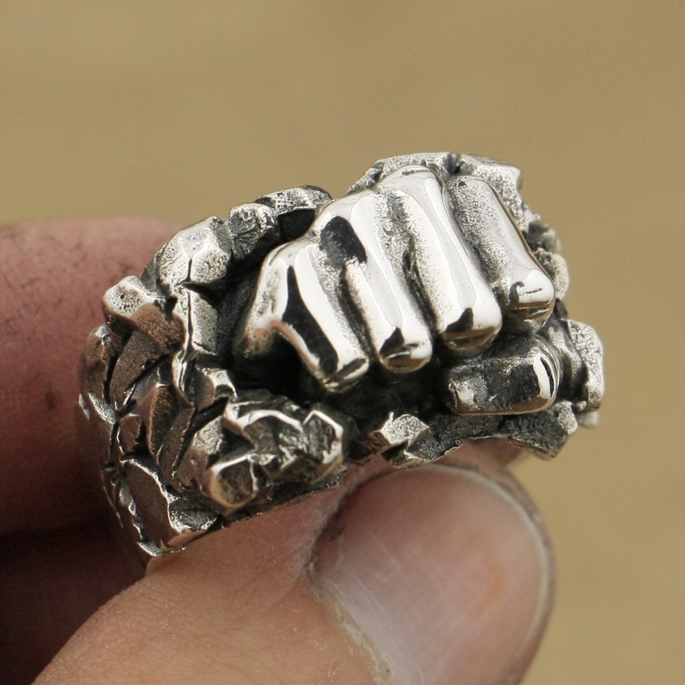 LINSION Handmade 925 Sterling Silver Powerful Fist Breaking Stone Mens Biker Ring TA77 US Size 7 to 15
LINSION Handmade 925 Sterling Silver Powerful Fist Breaking Stone Mens Biker Ring TA77 US Size 7 to 15