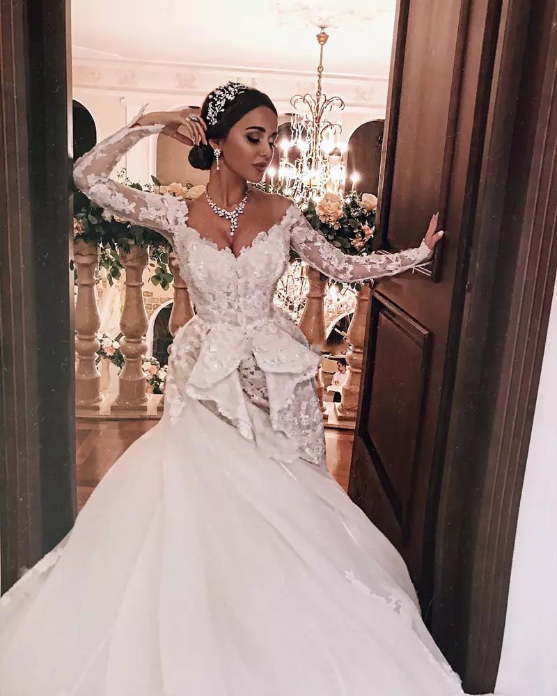 Luxury Lace Zuhair Murad Wedding Dress Off Shoulder Long Sleeves Vintage Appliques Dubai Arabia Court Train Royal Bridal Gowns