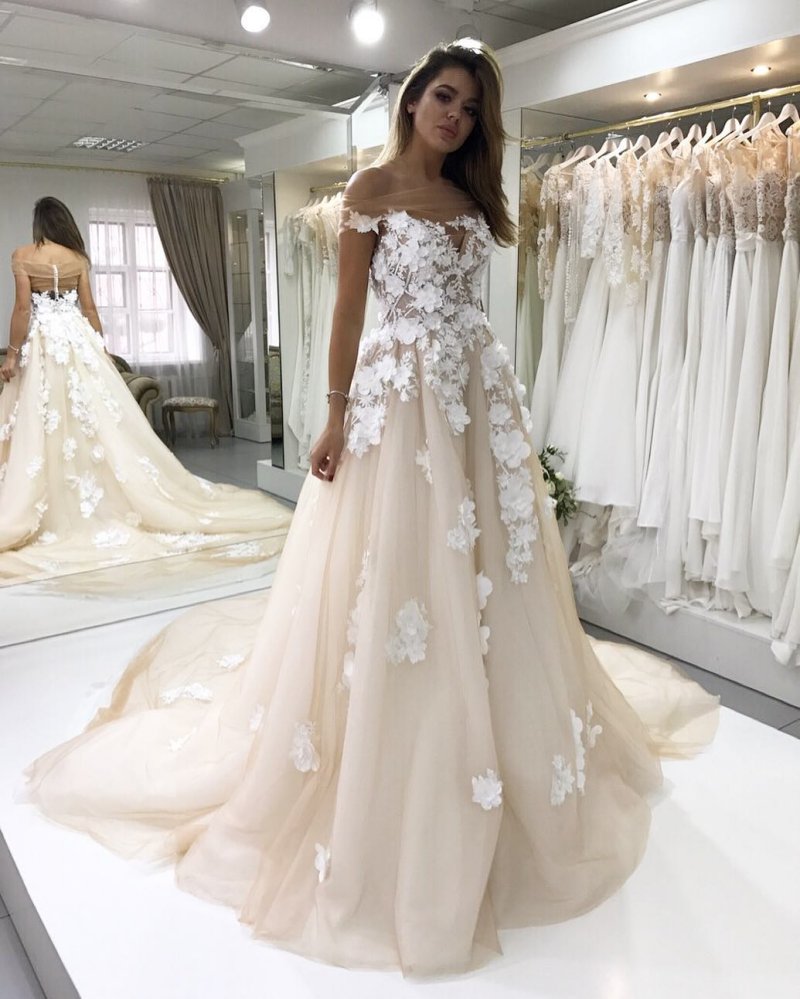 Hot Sale 3D Floral Appliqued Wedding Dresses A Line Off The Shoulder Plus Size Bridal Gowns Cathedral Tulle Buttons Back Vestido De Novia, Champagne
Hot Sale 3D Floral Appliqued Wedding Dresses A Line Off The Shoulder Plus Size Bridal Gowns Cathedral Tulle Buttons Back Vestido De Novia, Champagne